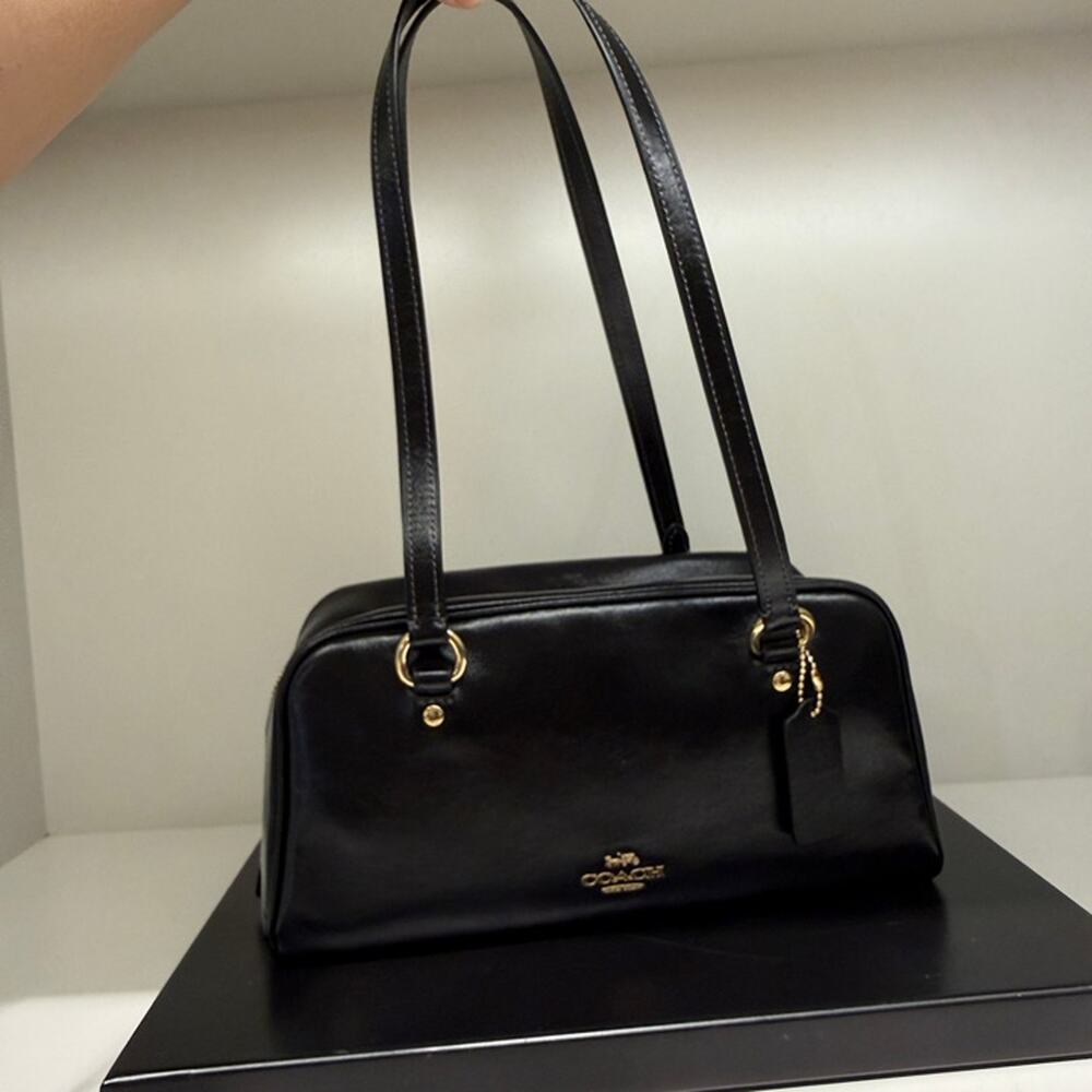 NEW‼️Coach Sydney Shoulder Bag CFP00 crinkle leather/Gold/Black $350